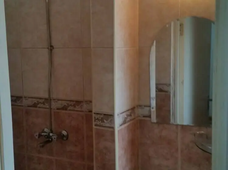 اتاق استاندارد یک نفره, Raha Leo Inn
