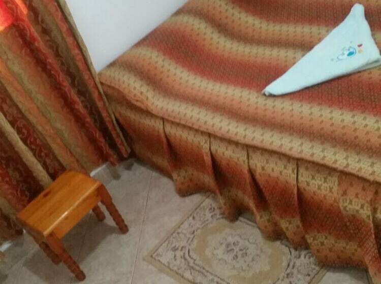 اتاق استاندارد یک نفره, Raha Leo Inn