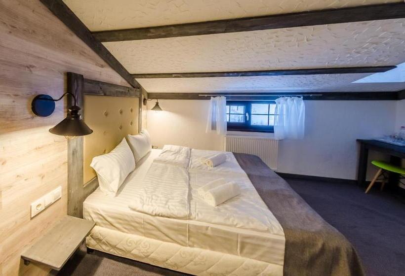 اتاق استاندارد سه نفره, Chalet Crepdechine