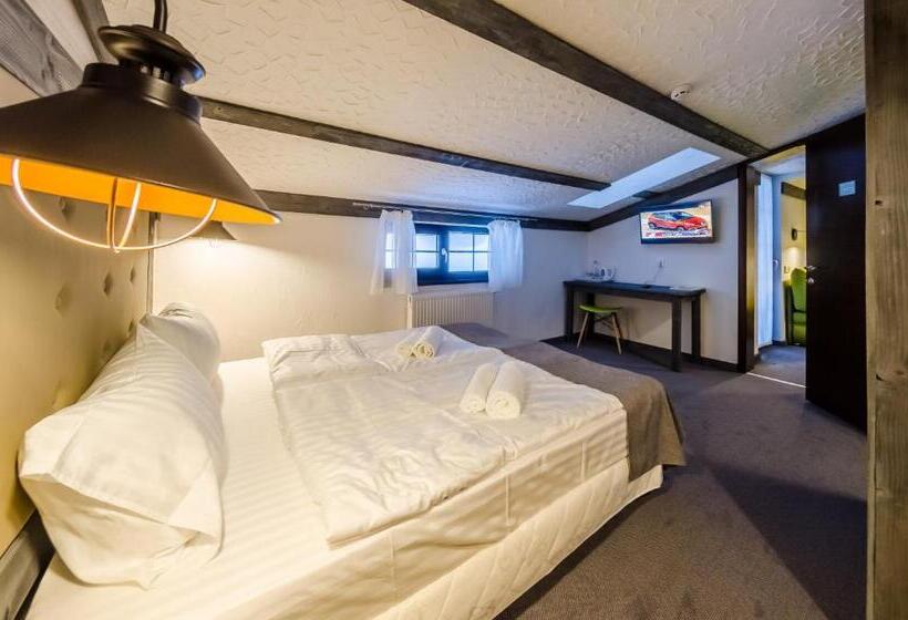 اتاق استاندارد سه نفره, Chalet Crepdechine