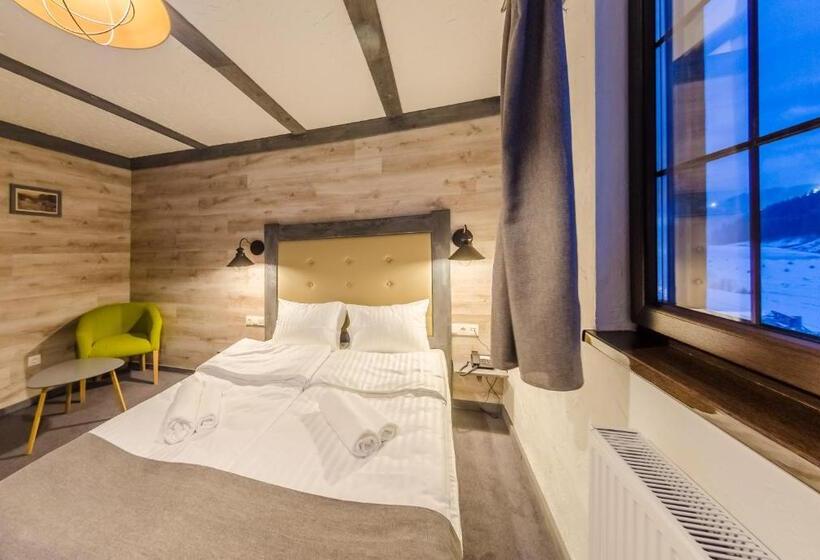 اتاق استاندارد سه نفره, Chalet Crepdechine