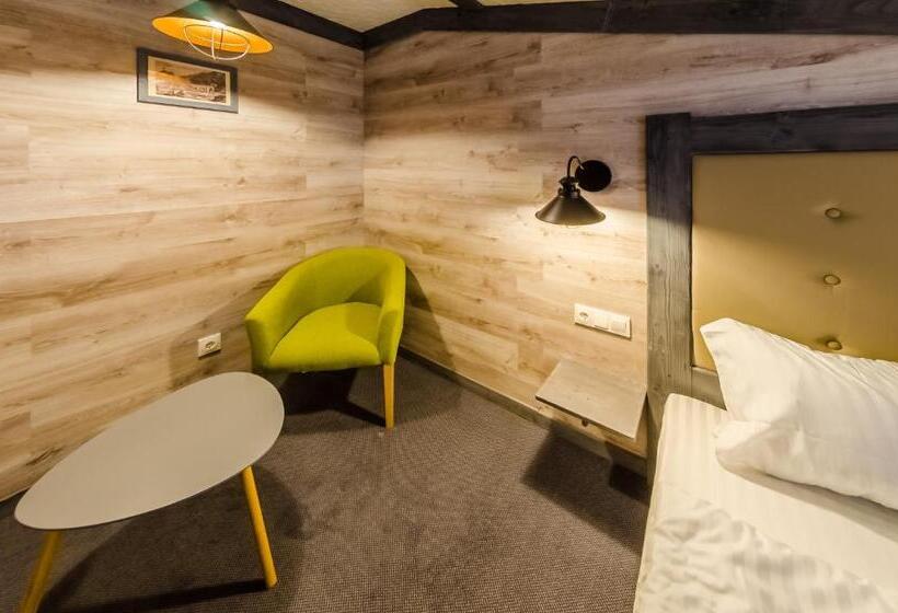 اتاق استاندارد سه نفره, Chalet Crepdechine