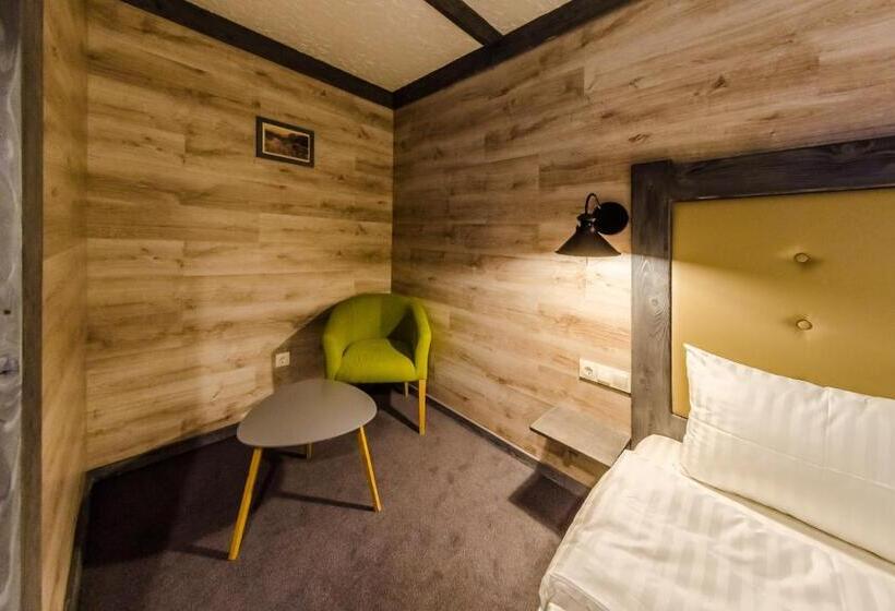 اتاق استاندارد سه نفره, Chalet Crepdechine