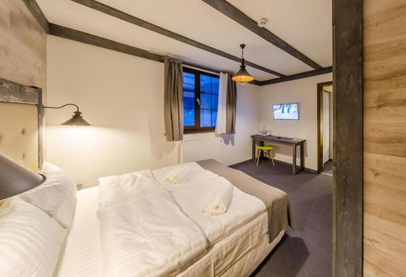 اتاق استاندارد سه نفره, Chalet Crepdechine