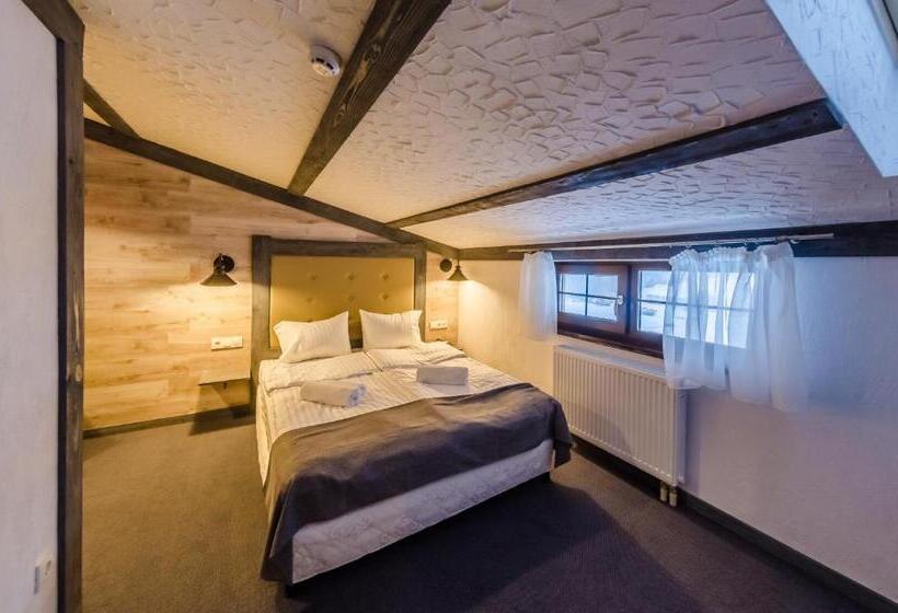 اتاق استاندارد سه نفره, Chalet Crepdechine