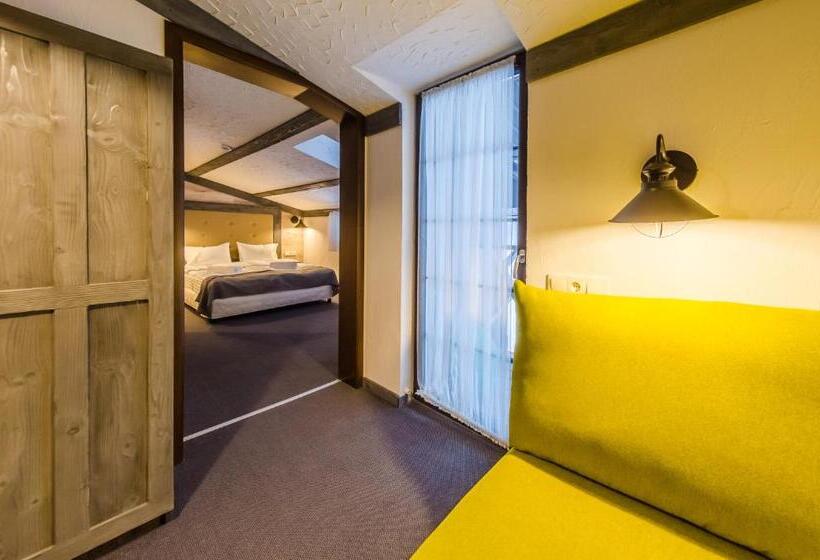 اتاق استاندارد سه نفره, Chalet Crepdechine