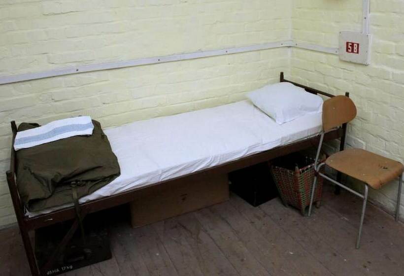 חדר סטנדרט לשלושה, 10z Bunker