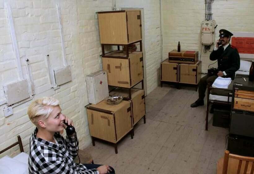 חדר סטנדרט לשלושה, 10z Bunker