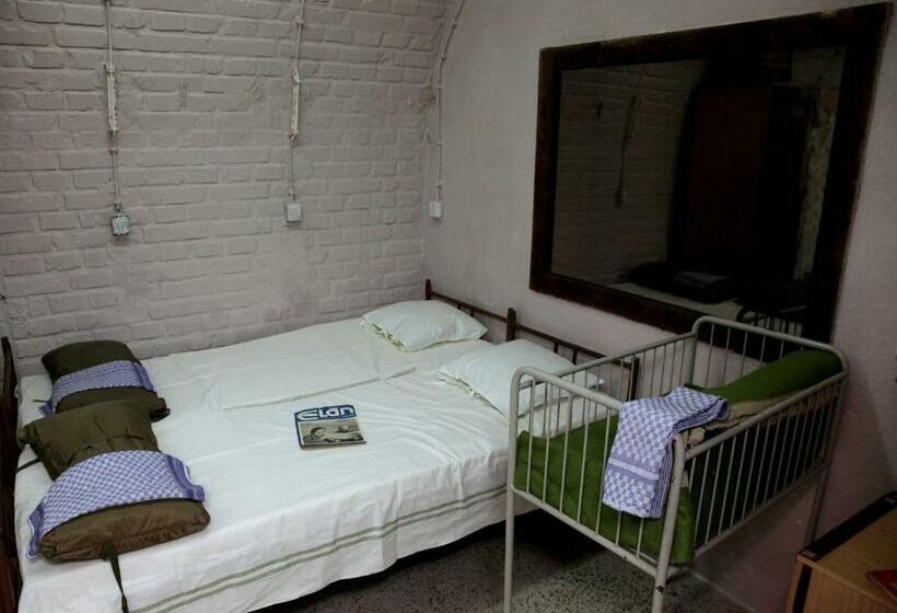 스탠다드 룸 공동 욕실, 10z Bunker