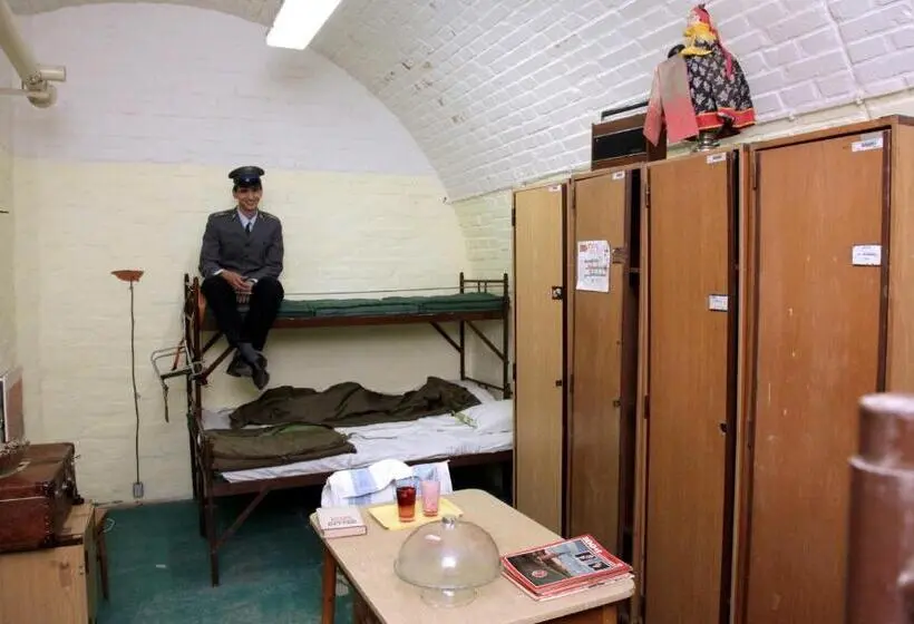 スタンダード4人部屋, 10z Bunker