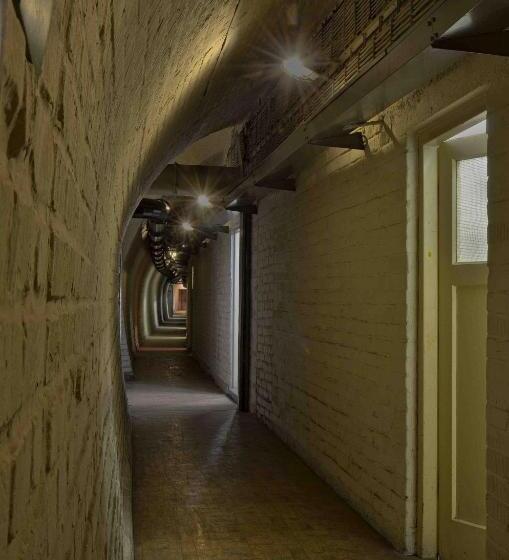 חדר סטנדרט לשלושה, 10z Bunker