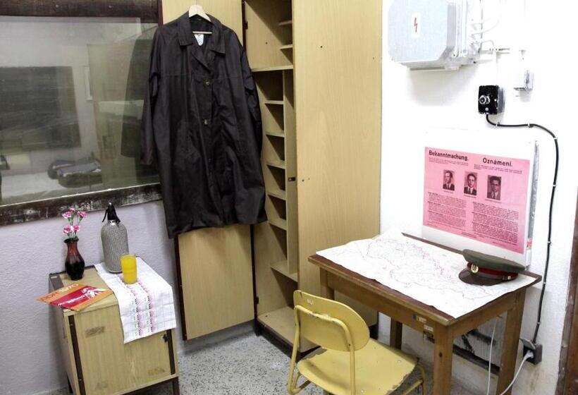 חדר סטנדרט לשלושה, 10z Bunker