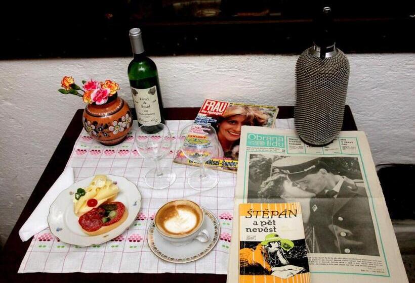 חדר סטנדרט לשלושה, 10z Bunker