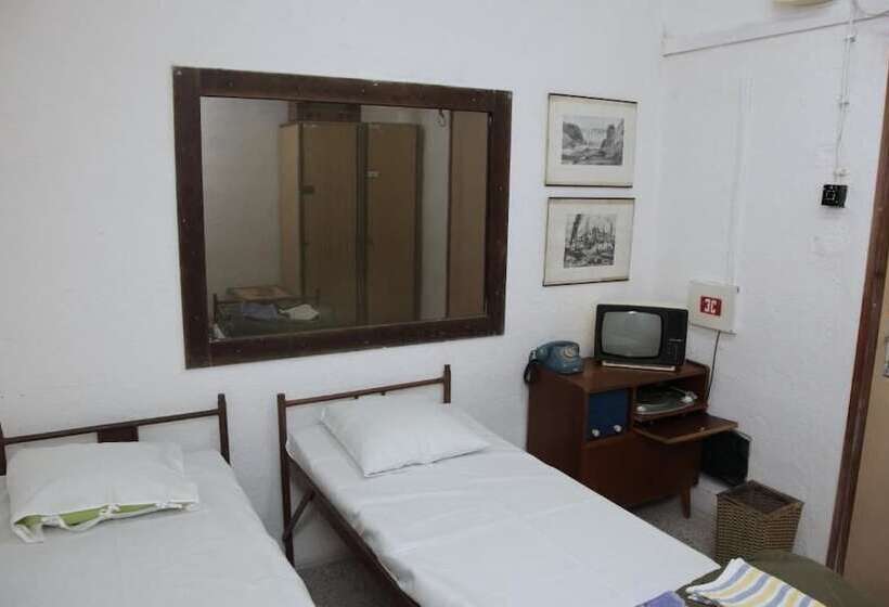 חדר סטנדרט לשלושה, 10z Bunker