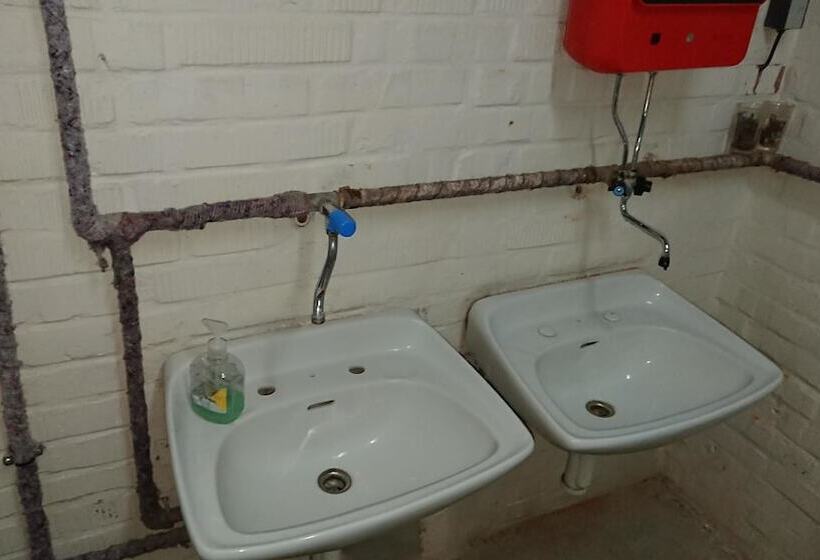 חדר סטנדרט לשלושה, 10z Bunker