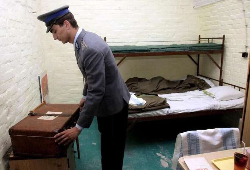 חדר סטנדרט לארבעה, 10z Bunker