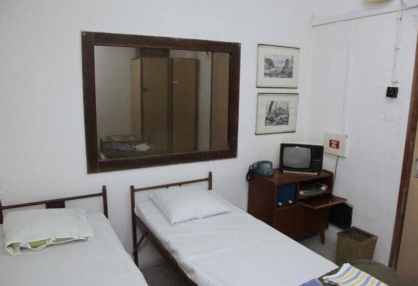 חדר סטנדרט לשלושה, 10z Bunker