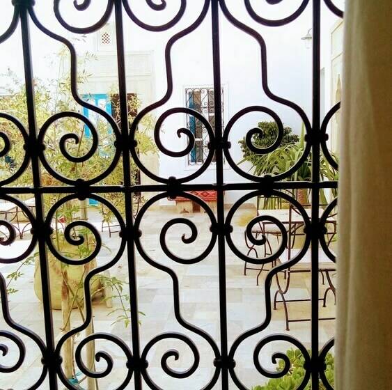 سوییت, Dar R'bat