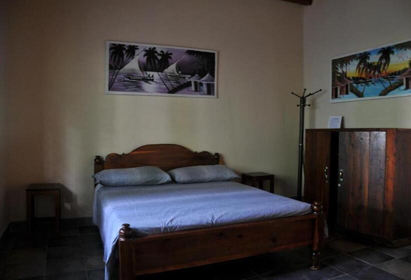 Номер Стандарт, Mama Njoe Lodge