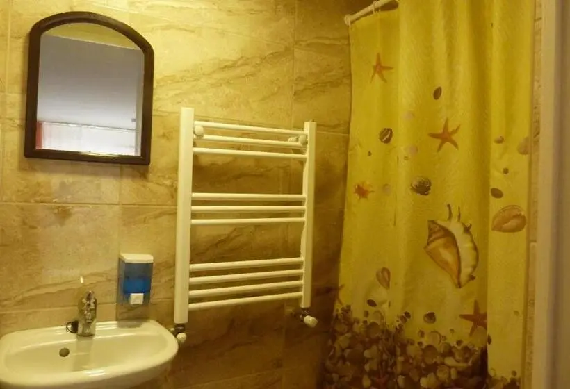 スタンダードトリプルルーム, Center Hostel And Guest House