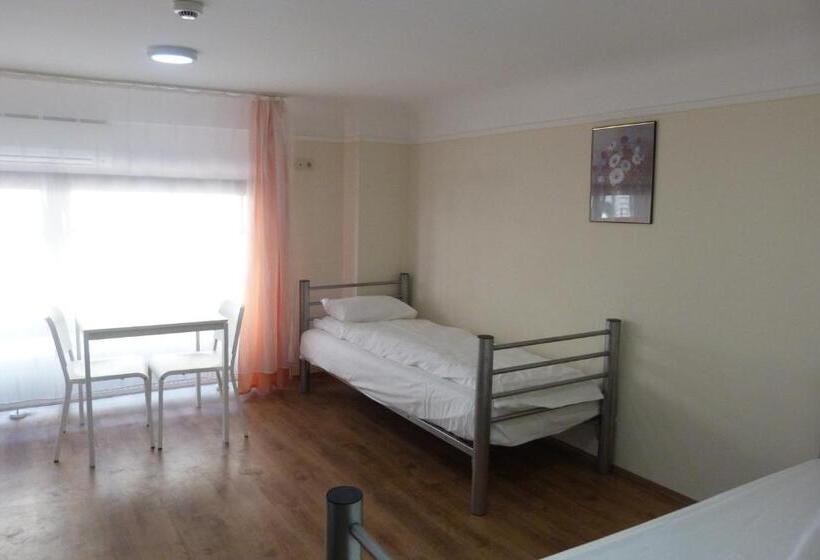 اتاق استاندارد سه نفره, Center Hostel And Guest House