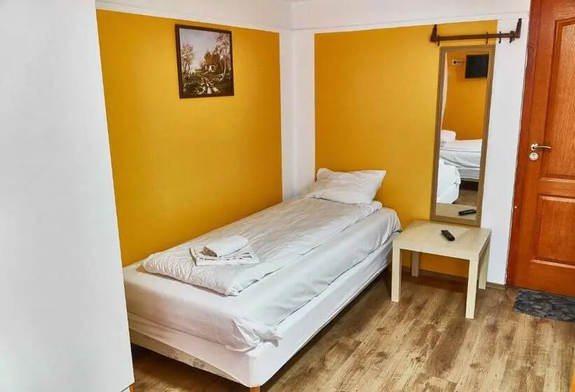 スタンダードトリプルルーム, Center Hostel And Guest House