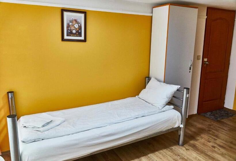 Номер Стандарт Трехместный, Center Hostel And Guest House