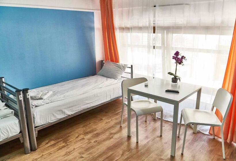 اتاق استاندارد چهار تخته, Center Hostel And Guest House