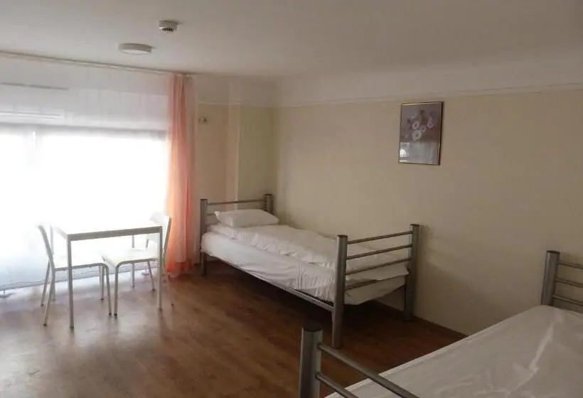 ルームシェアのワンベッド, Center Hostel And Guest House