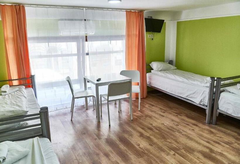 اتاق استاندارد چهار تخته, Center Hostel And Guest House