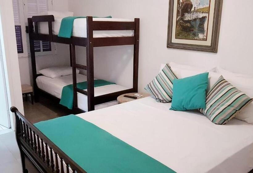 Standaard Vierpersoonskamer, Marina Dos Anjos Pousada