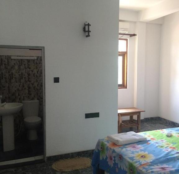 Семейный Номер, Athina & Restaurant