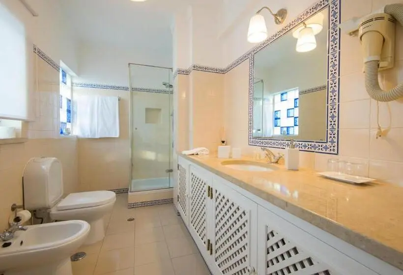 Huoneisto 1 Makuuhuone Merinäkymä, Villa Eira