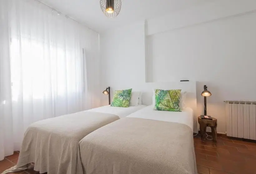 Standard-huone Puutarhanäkymä, Villa Eira