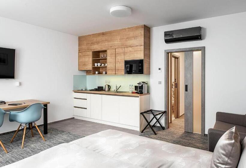 高级大房间, Osvit