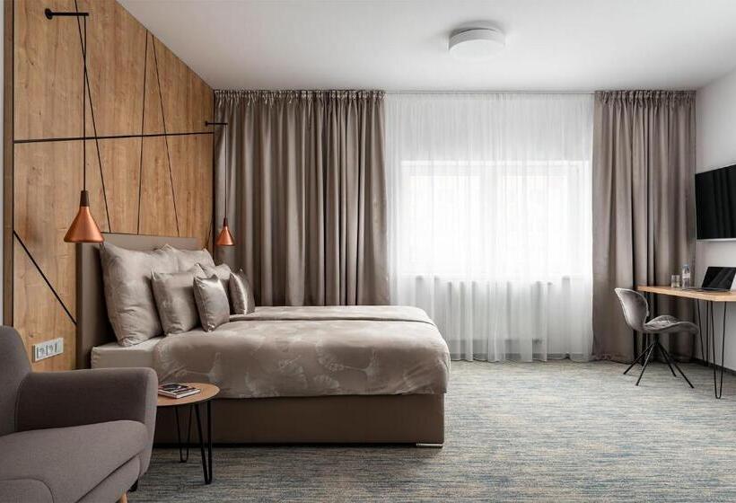 高级大房间, Osvit