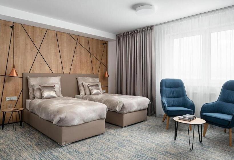 高级大房间, Osvit