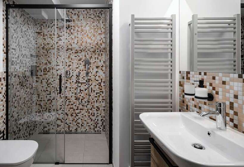 高级单人间, Osvit