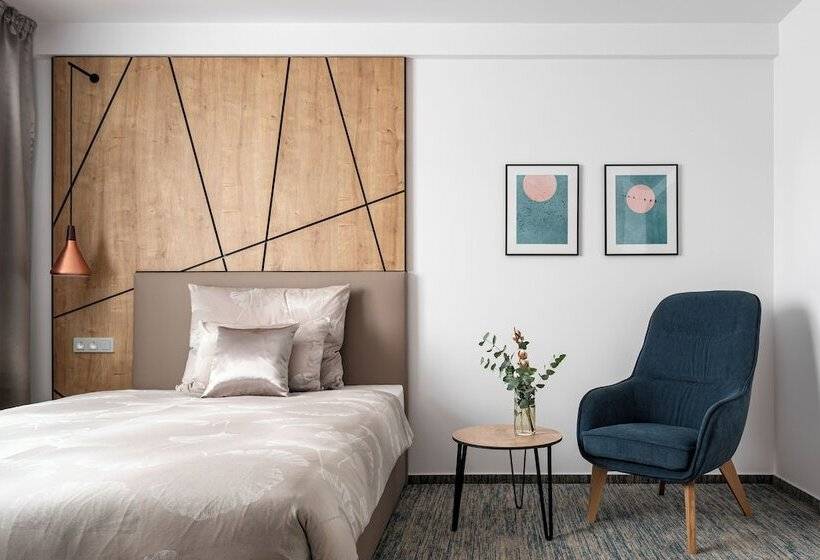 高级单人间, Osvit