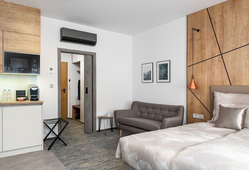 高级大房间, Osvit