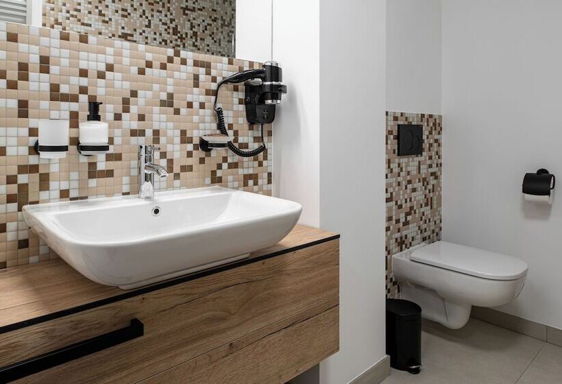 高级大房间, Osvit