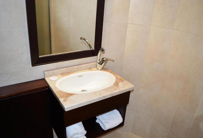 اتاق لوکس چهار تخته, Taybeh Golden