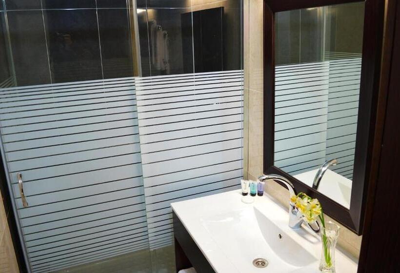 اتاق لوکس چهار تخته, Taybeh Golden