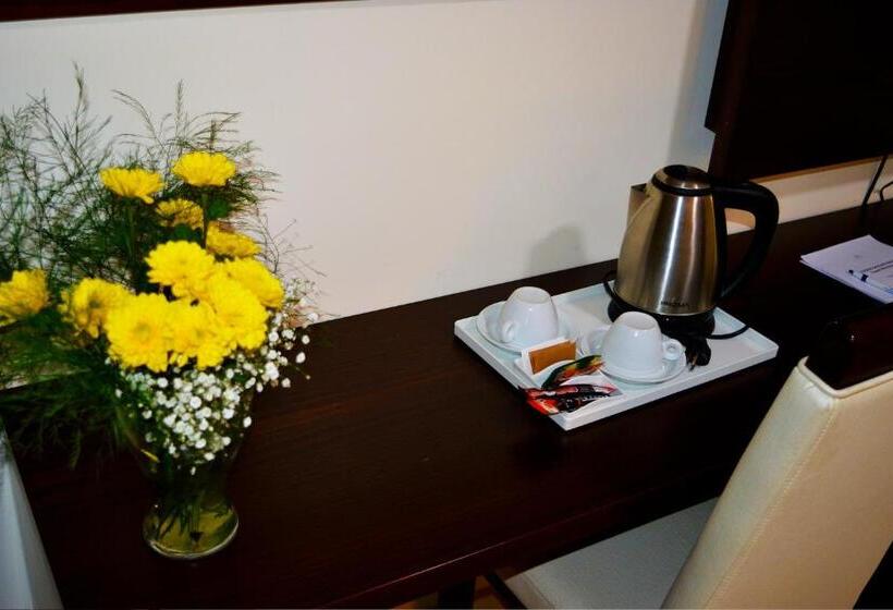 اتاق لوکس سه تخته, Taybeh Golden