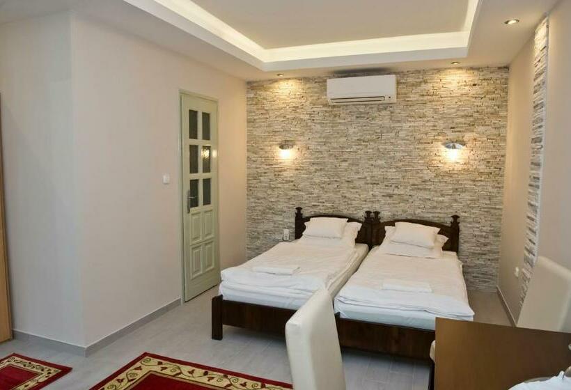 Номер Deluxe Кровать Кинг, Kemence Csárda és Szálloda