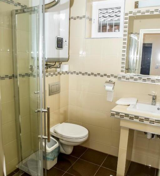 Номер Deluxe Кровать Кинг, Kemence Csárda és Szálloda