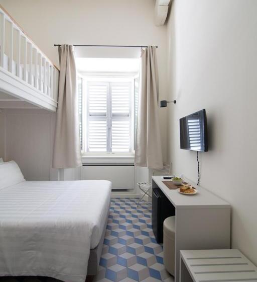 高级三人间, Al Foro Annonario