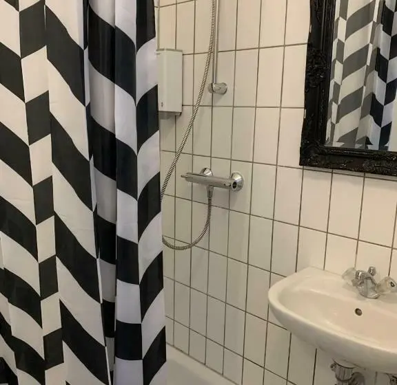 Camera Standard Bagno Condiviso, Den Gamle Arrest