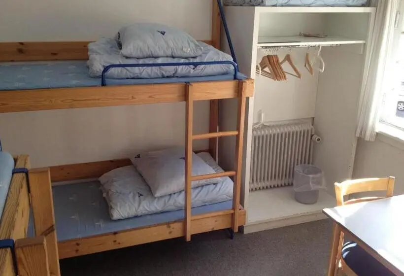 Standard Neljän Hengen Huone Jaettu Kylpyhuone, Danhostel Helsingør