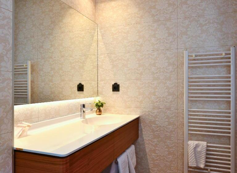 اتاق سوپریور, Heritage Hotel Krone